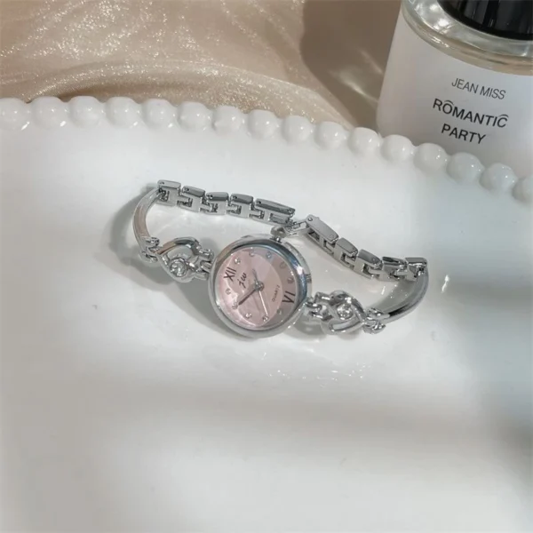 นาฬิกาข้อมือลําลอง สําหรับผู้หญิง สีเงินหน้าปัดสีชมพู - Image 2
